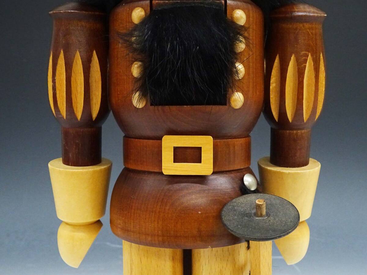 ◆(EG) 木製 くるみ割り人形 約37.5cm×約13.5cm×約13cm 木工芸 工芸品 民芸品 ドイツ製 兵隊 人形 置物 インテリア雑貨_画像5