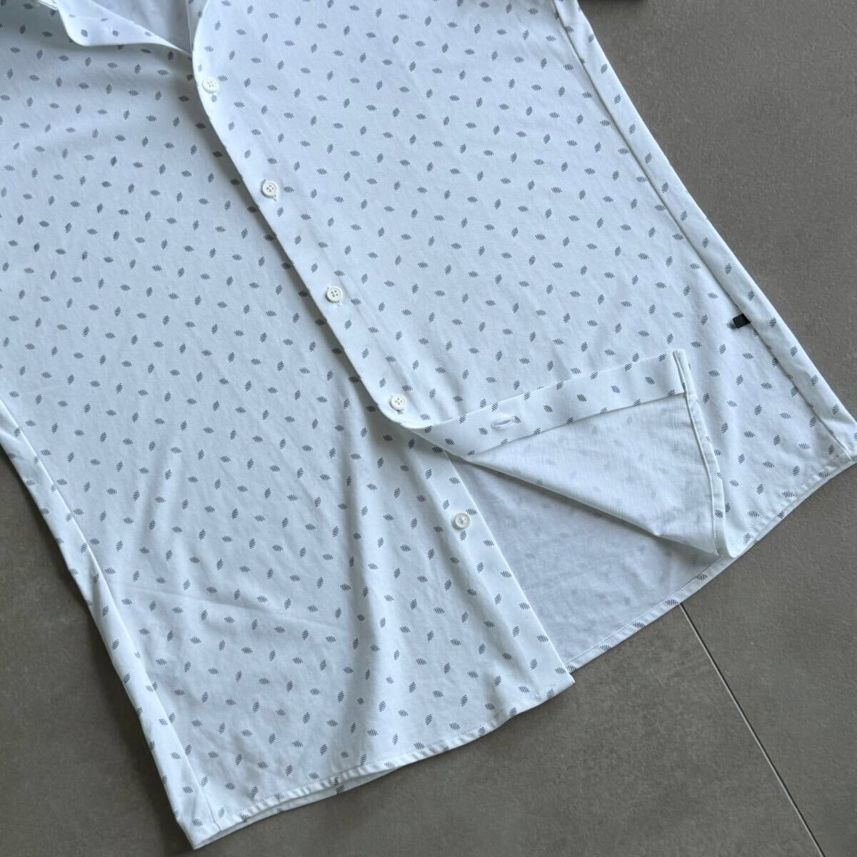 極美品/Lサイズ●現(xiàn)行モデル HUGO BOSS ヒューゴボス ジャージー素材 半袖シャツ ストレッチ 吸水速干 羽織り 幾何學模様 総柄 ホワイト 白