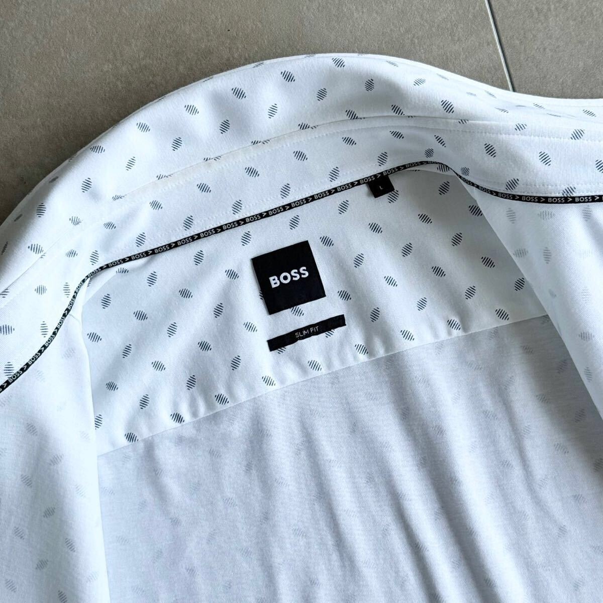 極美品/Lサイズ●現(xiàn)行モデル HUGO BOSS ヒューゴボス ジャージー素材 半袖シャツ ストレッチ 吸水速干 羽織り 幾何學模様 総柄 ホワイト 白