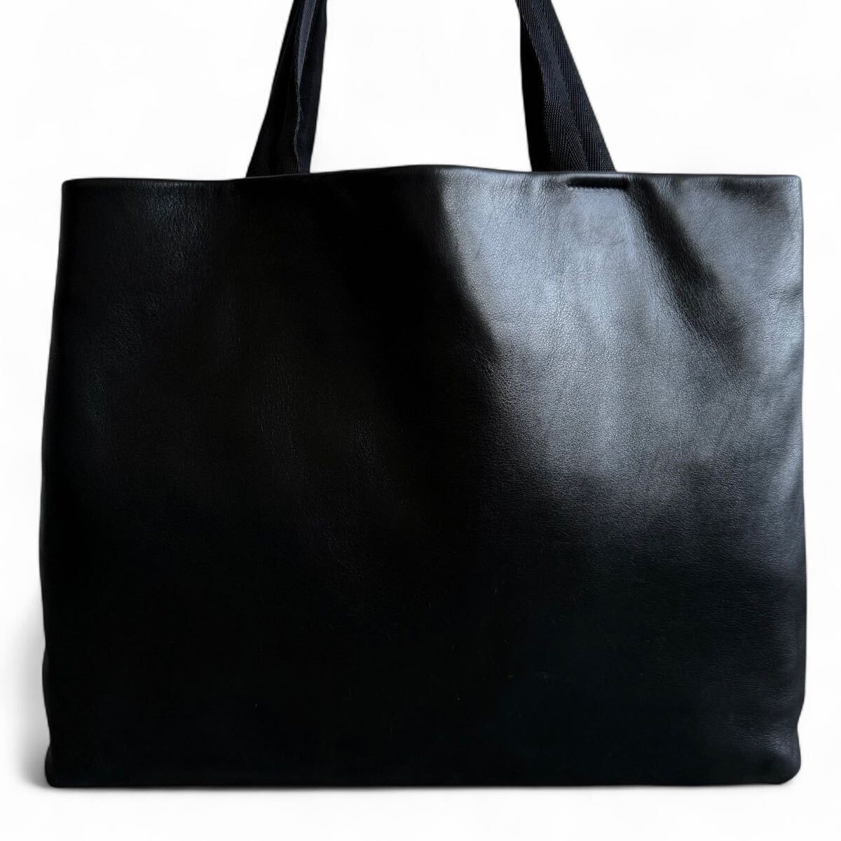 極美品/A4可●PRADA プラダ メンズ トートバッグ ビジネス ハンドバッグ 肩掛け 大容量 書(shū)類(lèi)鞄 オールレザー 本革 ロゴ型押し ブラック 黒