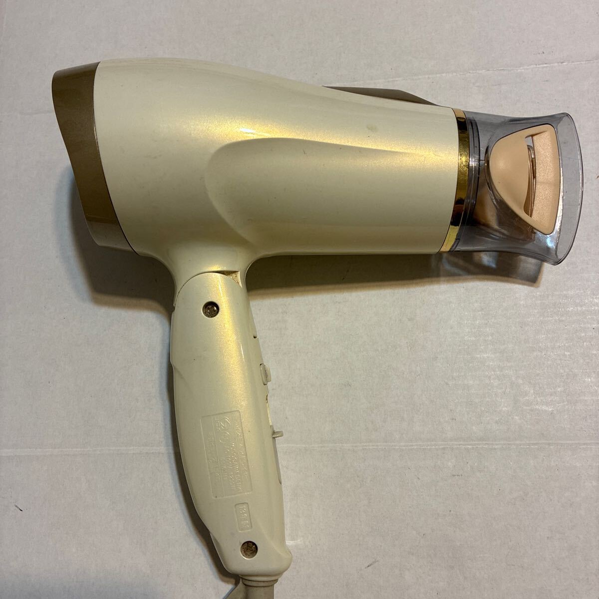 コイズミ KOIZUMI HUGE KHD-555 ヘアドライヤー AC100V 50-60Hz 1200w ion イオン パール ホワイト TURBO 可動品_画像4