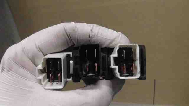 マジェスティ250　SG03J-060xxx　の　リレー *1749712048　中古_画像4