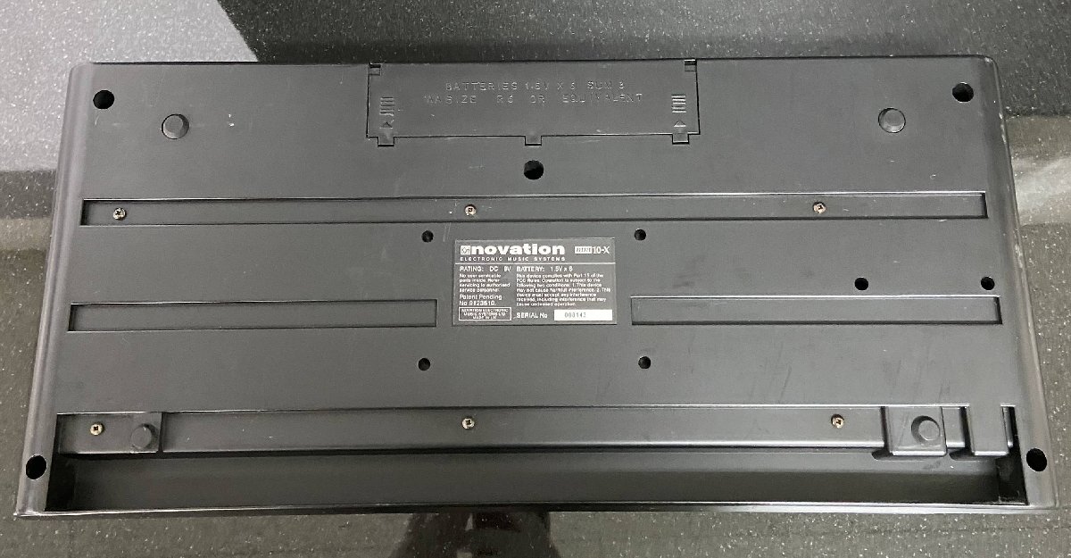 [ J ]3303 novation mm10-X MIDI клавиатура no беж .n