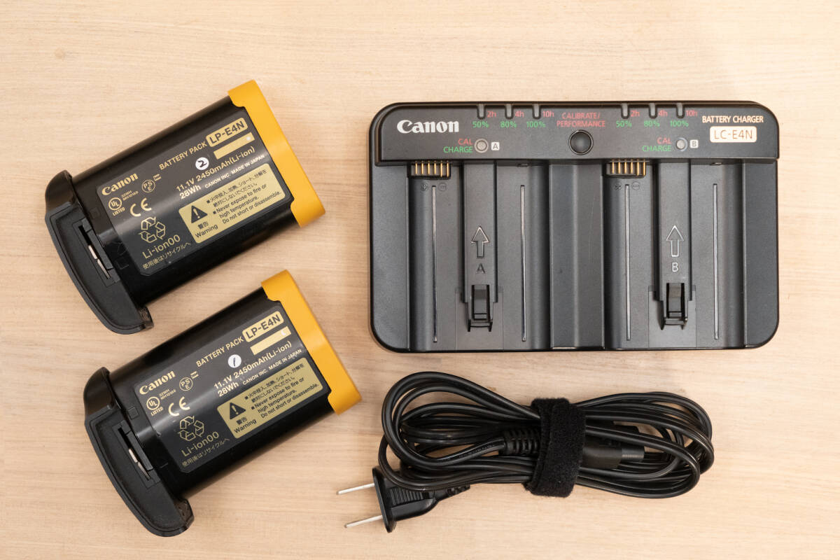 Canon キヤノン バッテリーチャージャー LC-E4N ＋ バッテリー LP-E4N x 2個(gè)