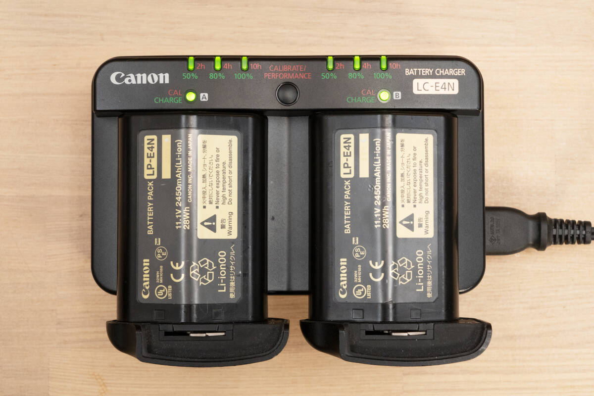 Canon キヤノン バッテリーチャージャー LC-E4N ＋ バッテリー LP-E4N x 2個(gè)