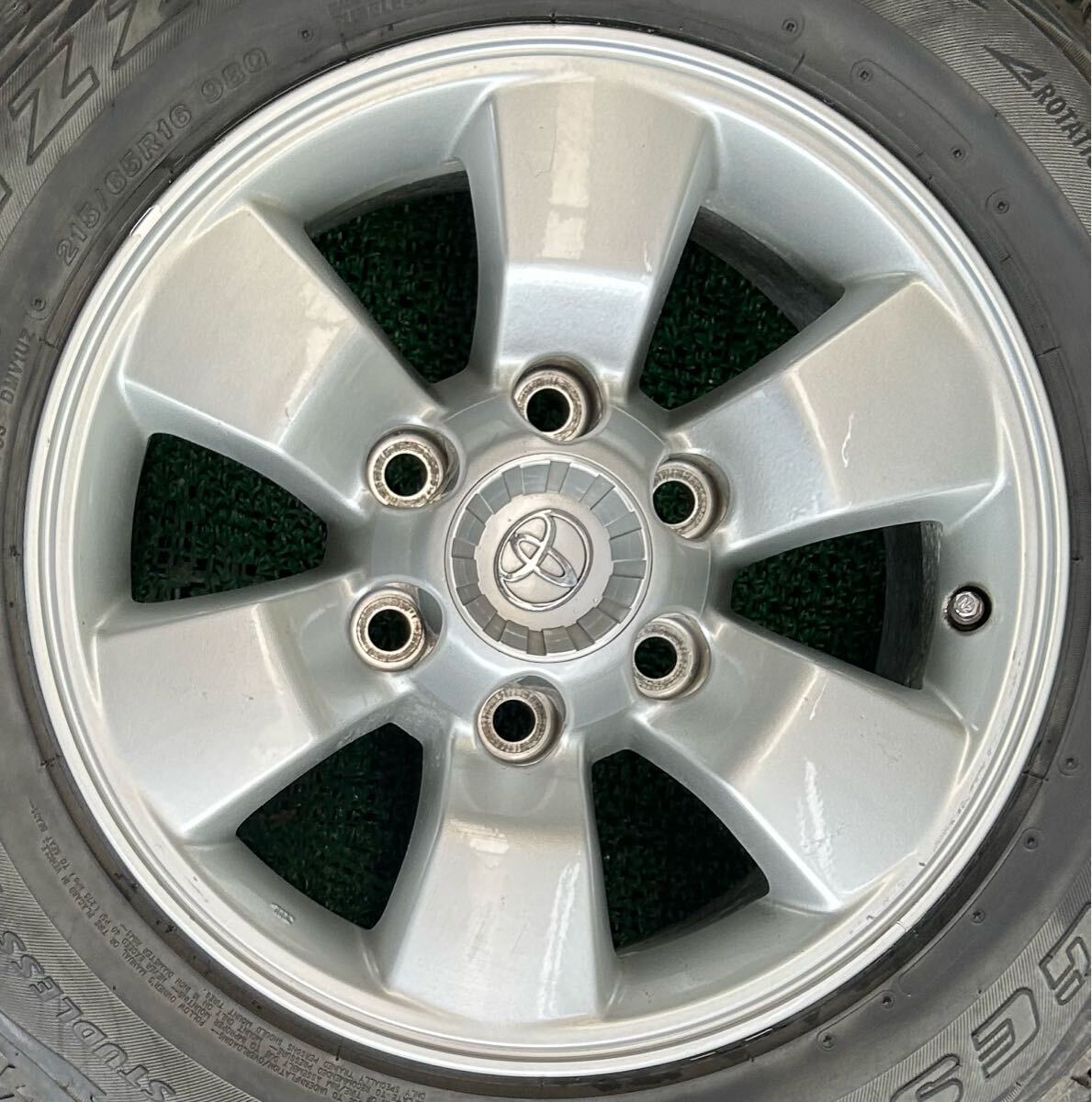 215/65R16 2020年スダットレス ブリヂストンブリザックDM-V1 タイヤアルミセット トヨタ純正 6穴 PCD139.7ET+30 16×7Jハブ106mmハイエース