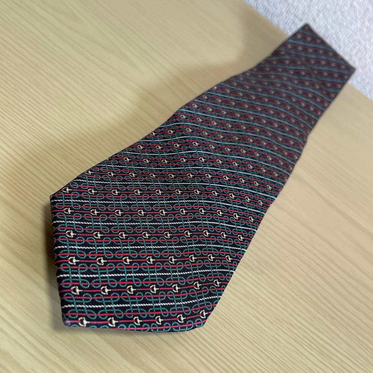 グッチ（GUCCI）赤緑紐線ホースビット模様ネクタイ