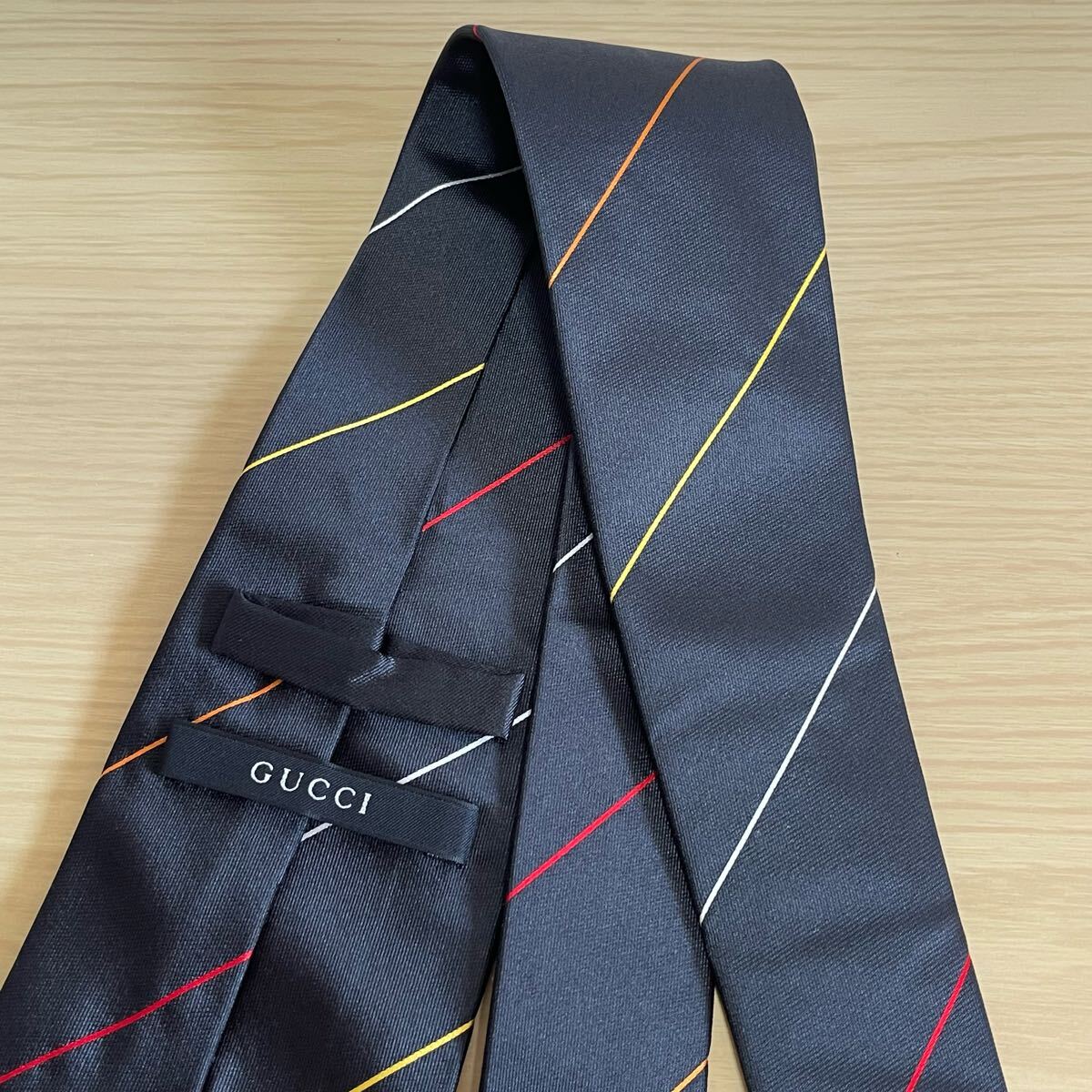 グッチ（GUCCI）黒紺マルチカラー線ストライプロゴ模様ネクタイ