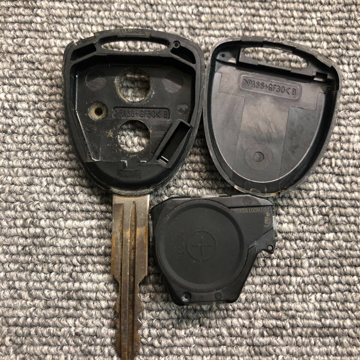 タント　ハイゼットカーゴ等　ダイハツ　純正　キーレス　リモコン　鍵　2ボタン 007AC0155 動(dòng)作確認(rèn)済　赤ランプ　クリック感有　D596