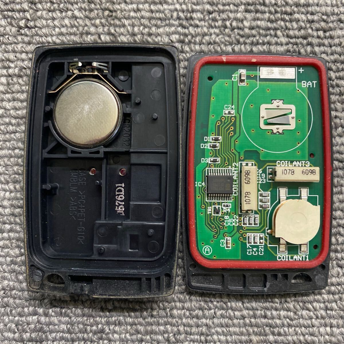 アウトランダー　三菱　純正　スマートキーレス　リモコン　鍵　3ボタン 動作確認済　赤ランプ　クリック感有　D983