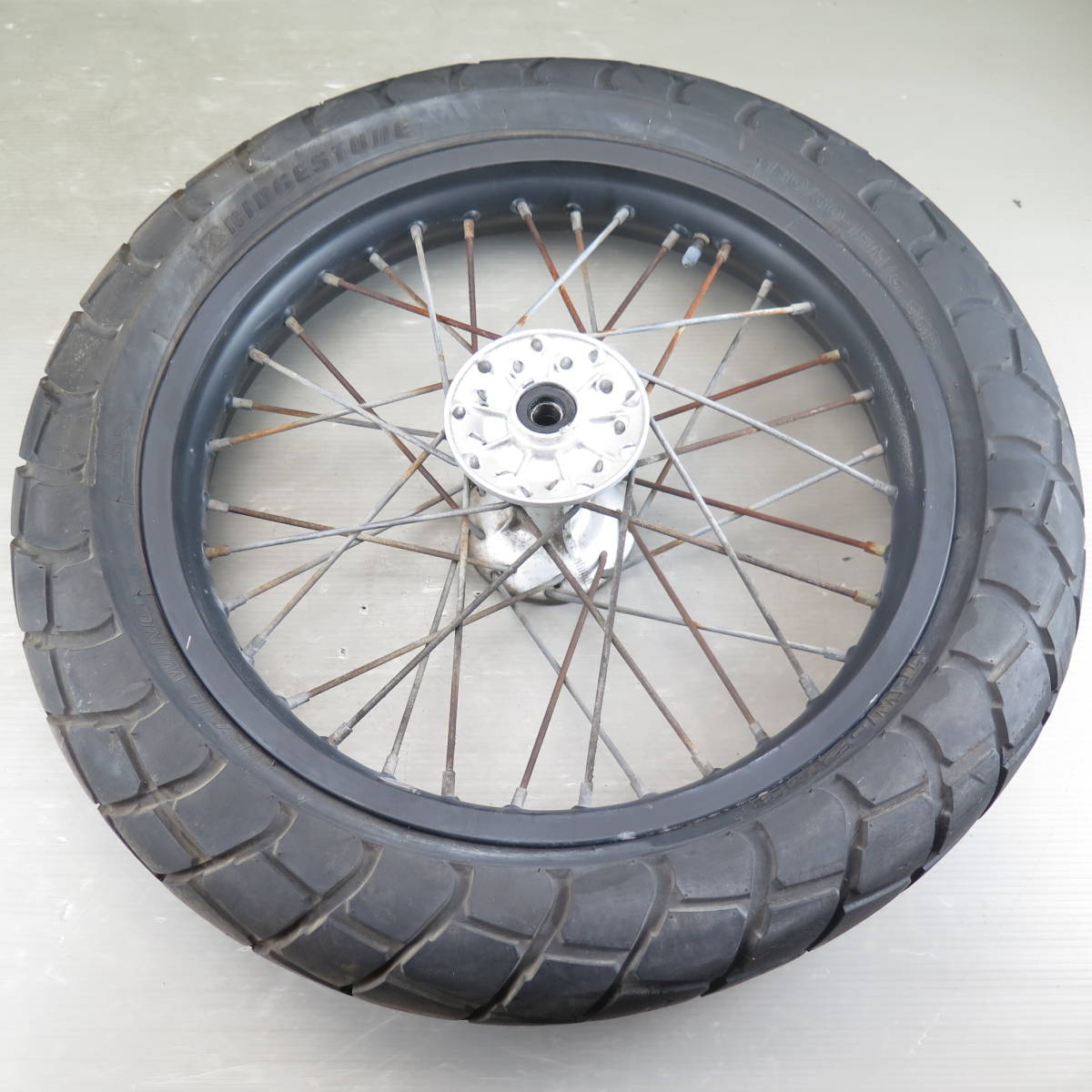 ●TW200 [DG07J] 純正フロントホイール ディスク用 J18×2.50 130/80-18 YAMAHA 2JL DG09J TW225 KR060123