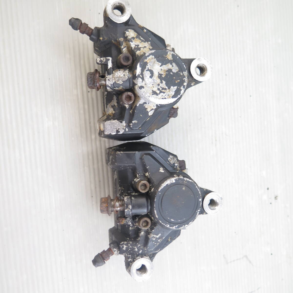 ●FZ250 フェザー [1HX] 純正 フロントブレーキキャリパー 中古 ヤマハ YAMAHA フェーザー 1KH 1KG PHAZER KR060702