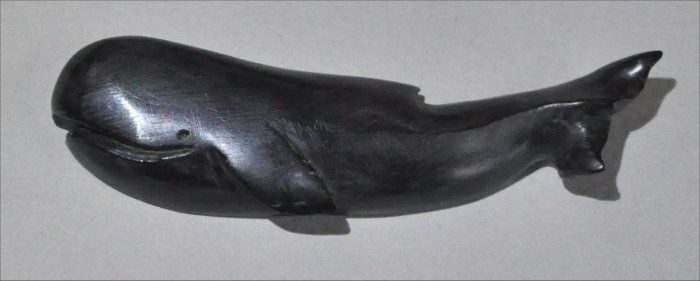 ナンタケットバスケット用の青黒檀のクジラオーナメント