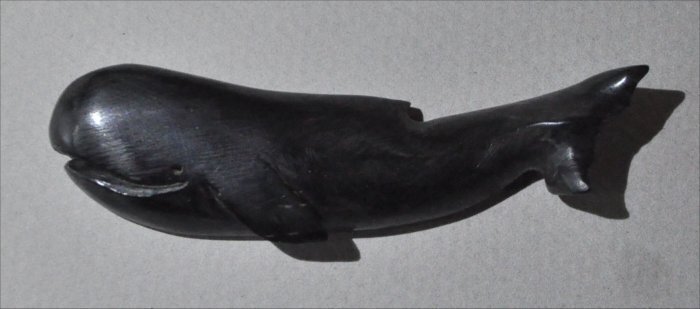 ナンタケットバスケット用の青黒檀のクジラオーナメント