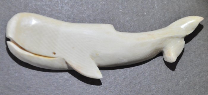 ナンタケットバスケット用のマンモス牙のクジラオーナメント