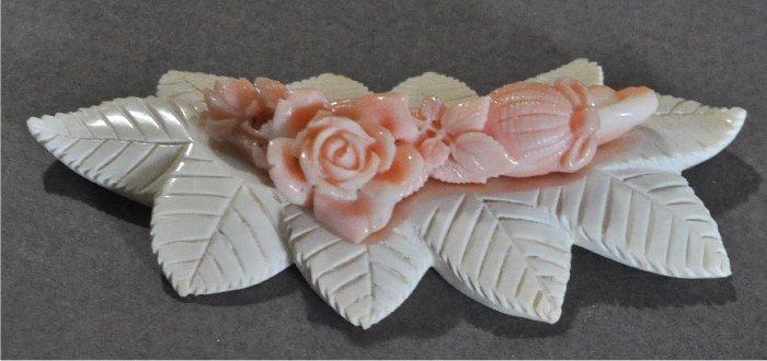 ナンタケットバスケット用のコーラルサンゴの薔薇彫りにクジラの歯の葉の彫りベースセットオーナメント