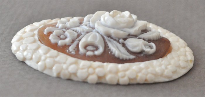 ナンタケットバスケット用の貝カメオの花デザインにマンモス牙の花彫枠オーナメント