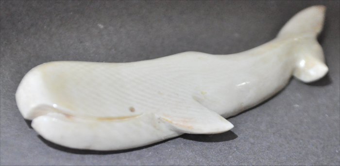 ナンタケットバスケット用のマンモス牙のクジラオーナメント