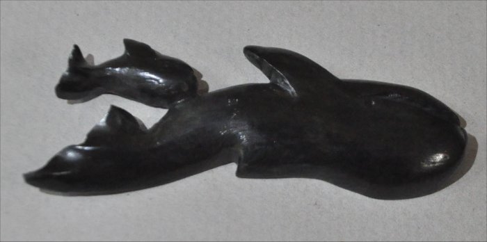 ナンタケットバスケット用の青黒檀の親子クジラオーナメント２