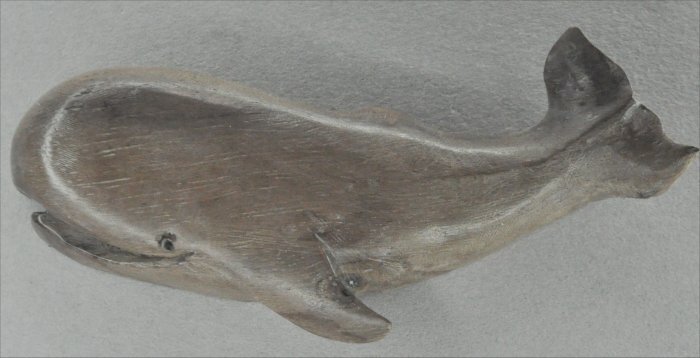ナンタケットバスケット用のブラックウォールナットのクジラオーナメント