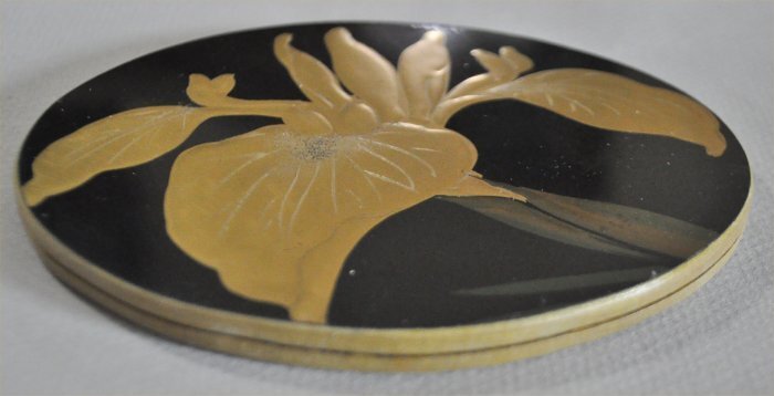 ナンタケットバスケット用の黒漆に金蒔絵のアヤメデザインベース