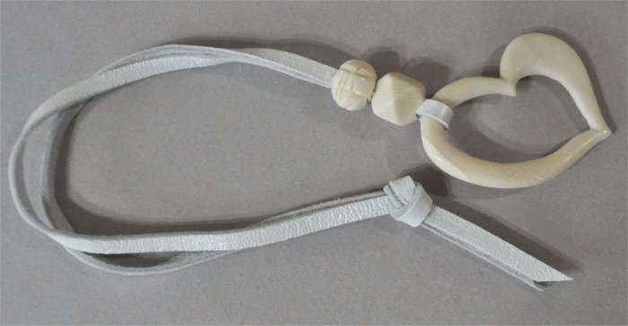 ナンタケットバスケット用のマンモス牙のオープンハートタッセル