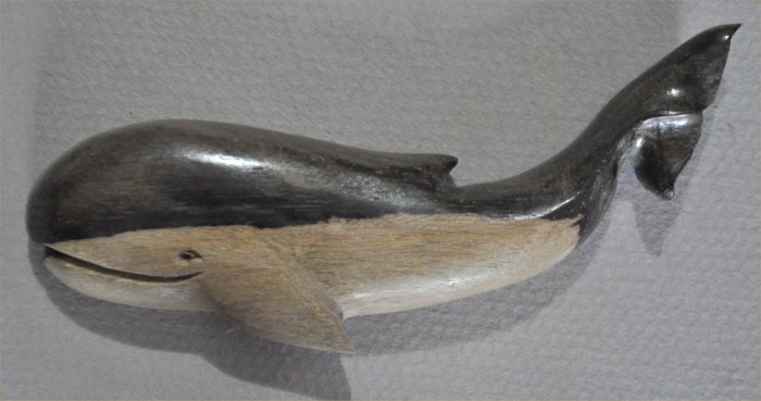 ナンタケットバスケット用のシャム柿の色変わりのクジラオーナメント