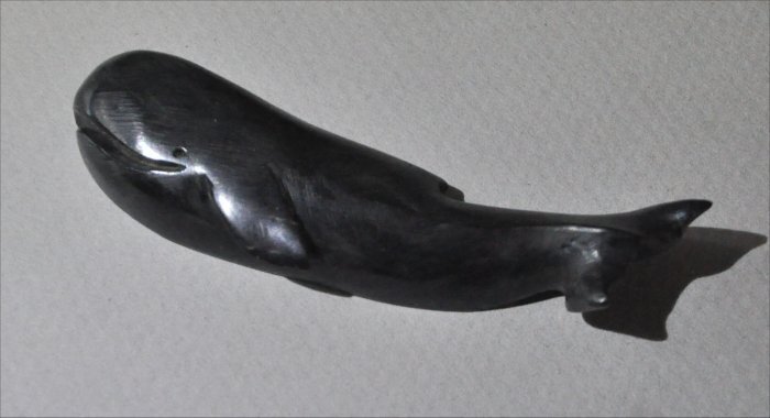 ナンタケットバスケット用の青黒檀のクジラオーナメント