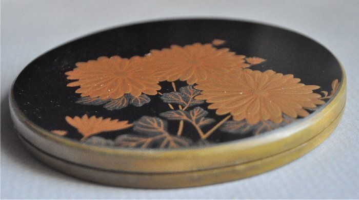 ナンタケットバスケット用のラウンドバスケット用の黒漆にのラウンド金蒔絵のベース