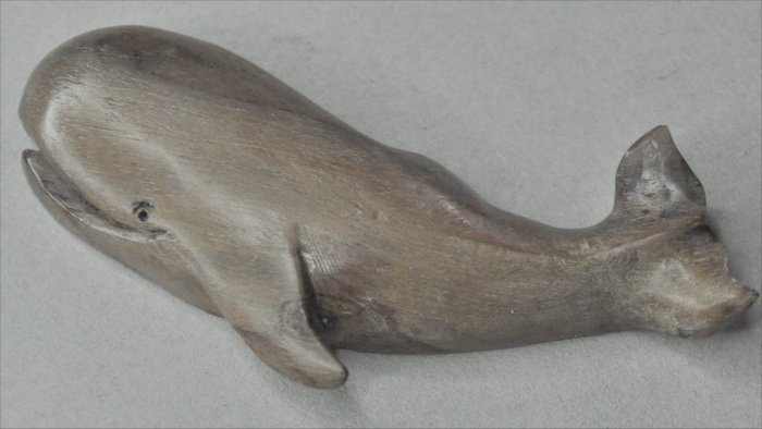 ナンタケットバスケット用のブラックウォールナットのクジラオーナメント