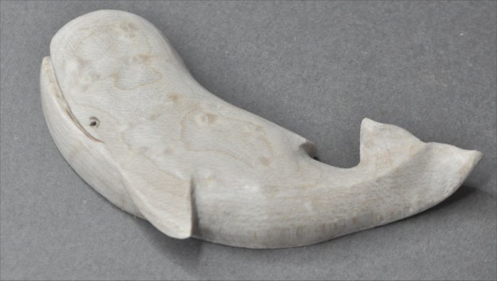 ナンタケットバスケット用のバーズアイメイプルのクジラオーナメント