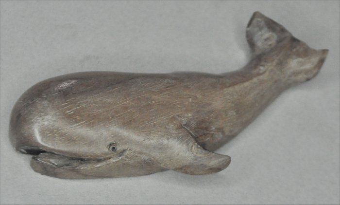ナンタケットバスケット用のブラックウォールナットのクジラオーナメント