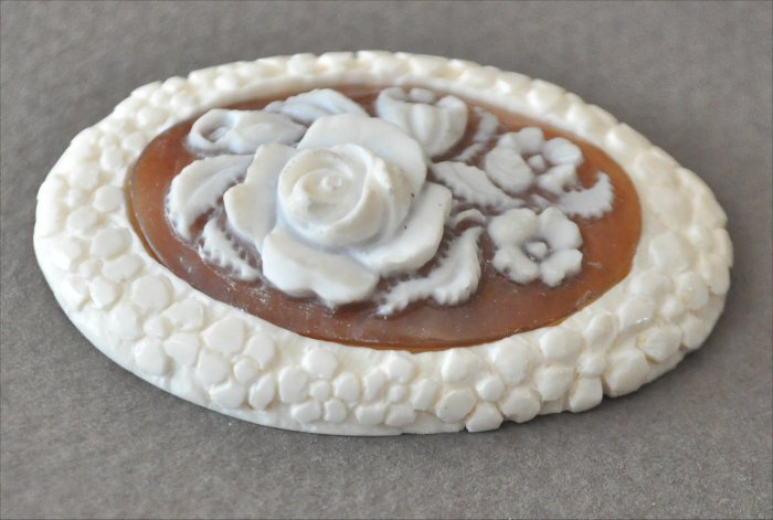 ナンタケットバスケット用の貝カメオの花デザインにマンモス牙の花彫枠オーナメント
