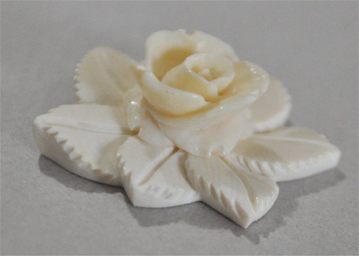 ナンタケットバスケット用のマンモス牙のミニ薔薇１輪の葉デザインプレートセットオーナメント