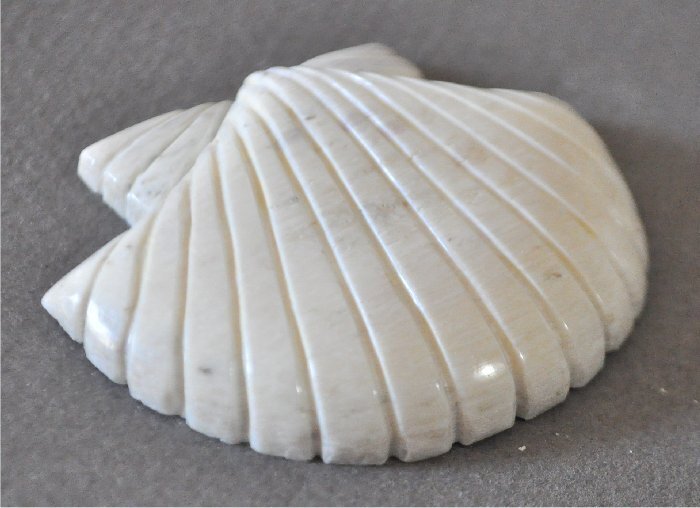 ナンタケットバスケット用のクジラのボーンのホタテ貝オーナメント