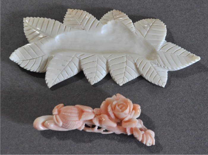 ナンタケットバスケット用のコーラルサンゴの薔薇彫りにクジラの歯の葉の彫りベースセットオーナメント