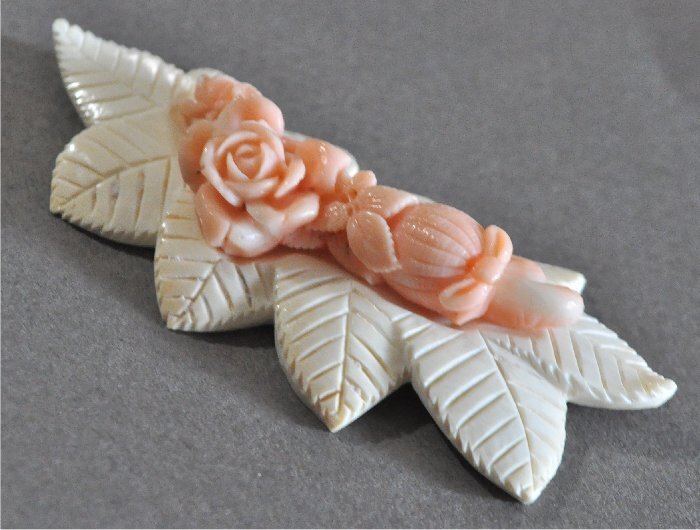 ナンタケットバスケット用のコーラルサンゴの薔薇彫りにクジラの歯の葉の彫りベースセットオーナメント