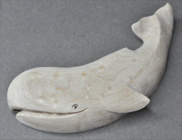 ナンタケットバスケット用のバーズアイメイプルのクジラオーナメント