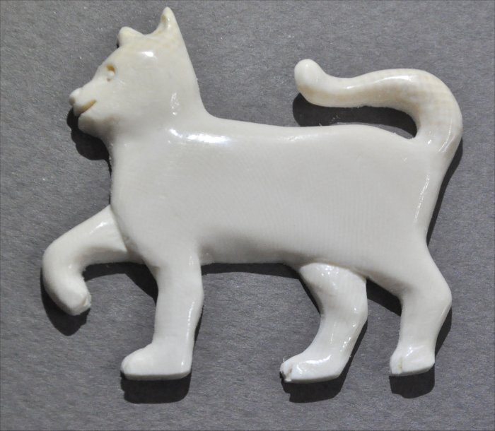 ナンタケットバスケット用のマンモス牙のねこのオーナメント