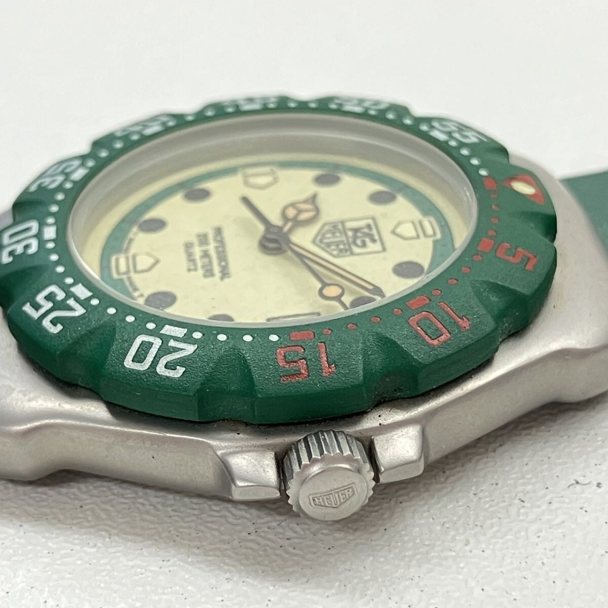 D044-I57-4332 【電池交換済み/稼働】 TAG HEUER タグホイヤー 372 513 フォーミュラ1 QUARTZ デイト 回転ベゼル メンズ腕時(shí)計(jì) ケース付 KA