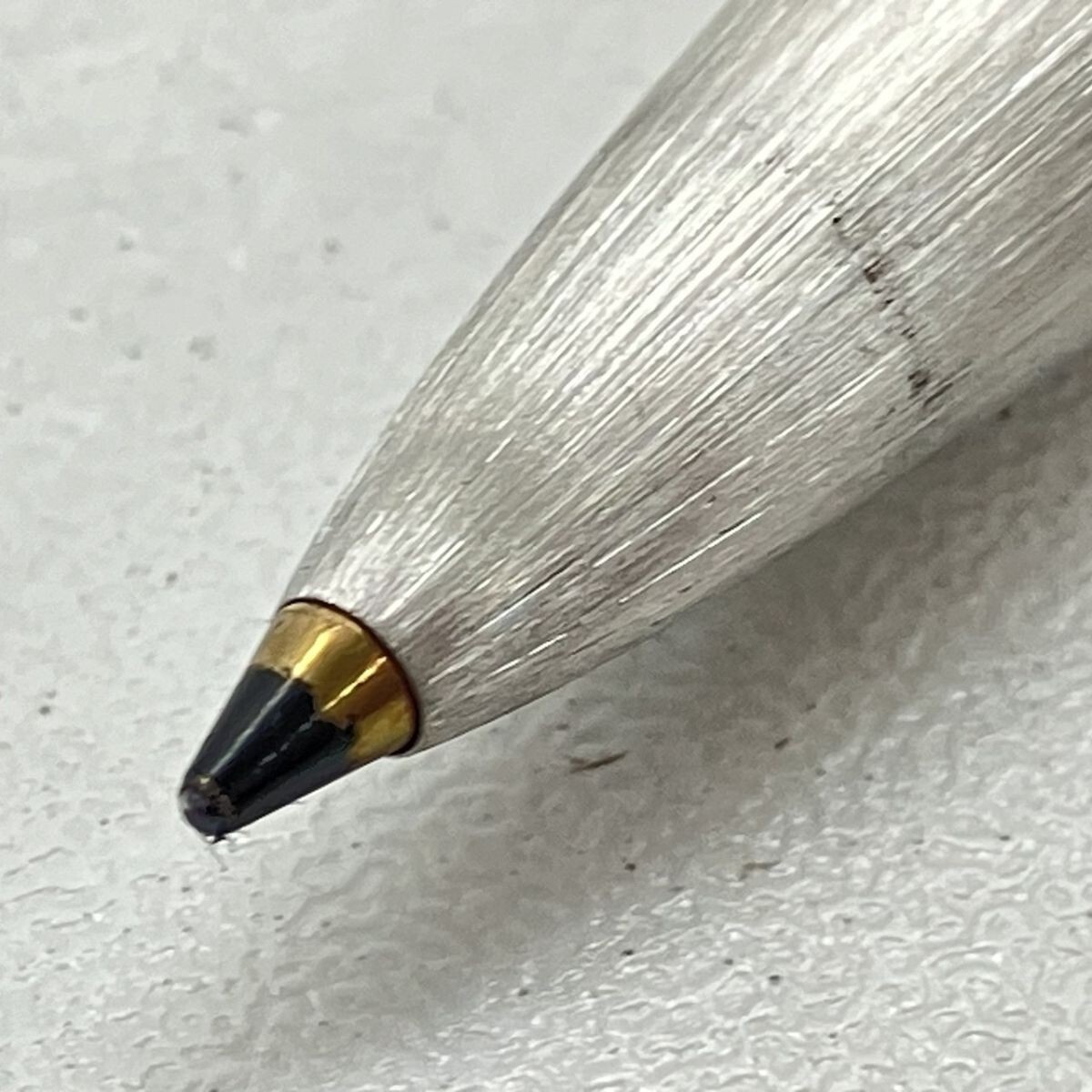 D075-H29-1573◎ MONTBLANC モンブラン ボールペンシル 2色 赤 黒 ツイスト式 シルバーカラー 筆記用具 文房具 ケース付き KA