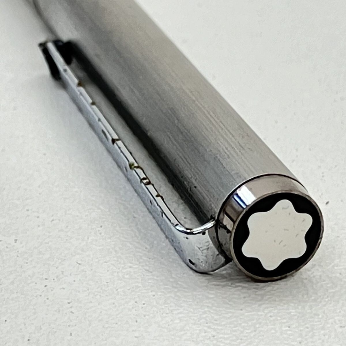 D075-H29-1573◎ MONTBLANC モンブラン ボールペンシル 2色 赤 黒 ツイスト式 シルバーカラー 筆記用具 文房具 ケース付き KA