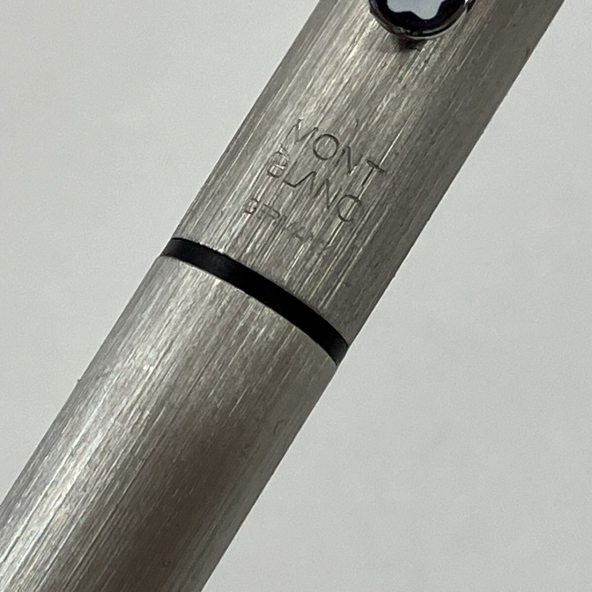 D075-H29-1573◎ MONTBLANC モンブラン ボールペンシル 2色 赤 黒 ツイスト式 シルバーカラー 筆記用具 文房具 ケース付き KA