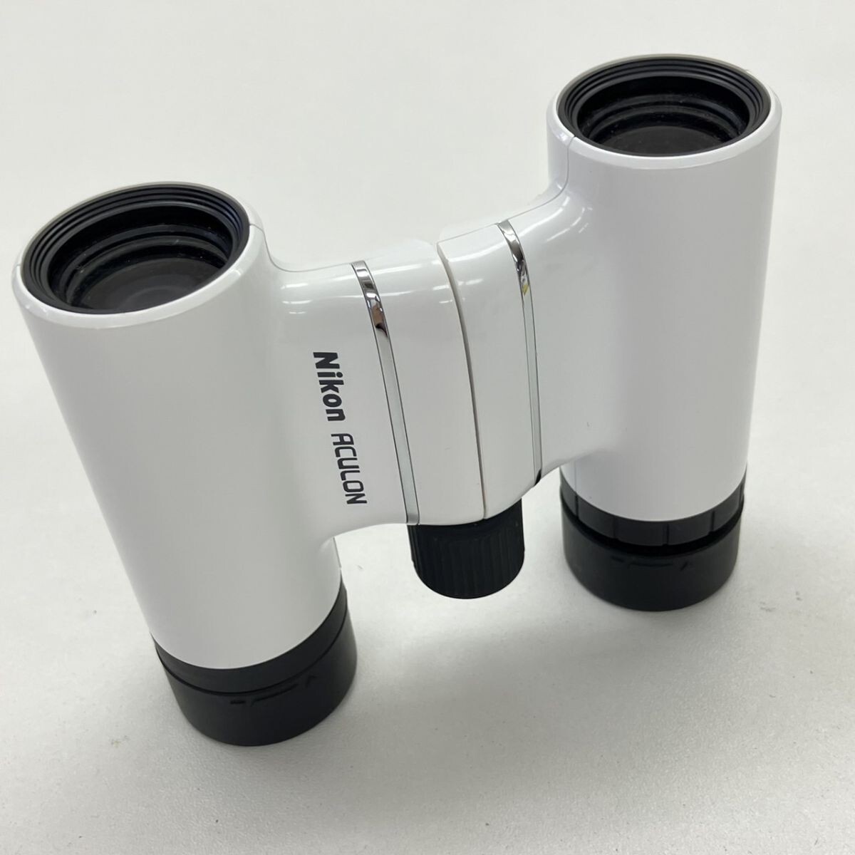 D115-I57-4256◎ Nikon ニコン 雙眼鏡 ACULON アキュロン T01 8×21 6.3° ホワイト 白 収納袋付き KA