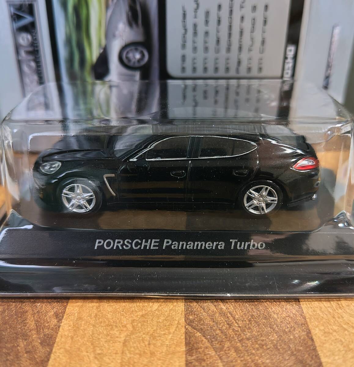 京商 1/64 ポルシェ5 PORSCHE パナメーラ Panamera TURBO 黒 （難有）