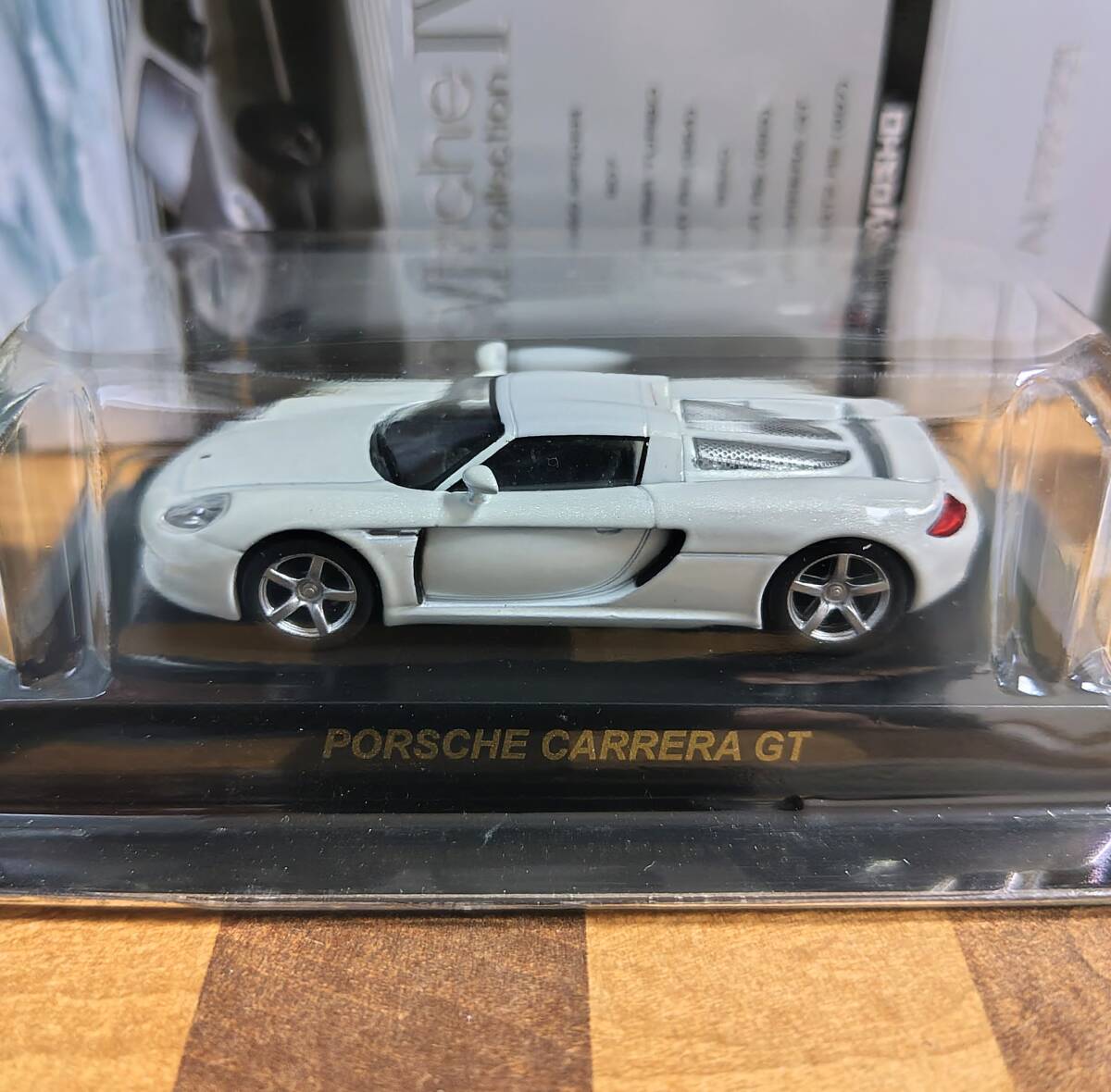 京商 1/64 ポルシェ4 PORSCHE CARRERA GT 白