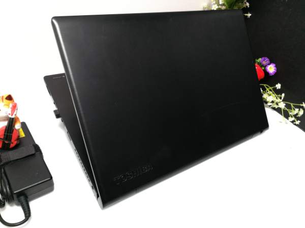 COREi7-8550U SSD256GB メモリ8GB搭載 ☆Windows11☆il 即決
