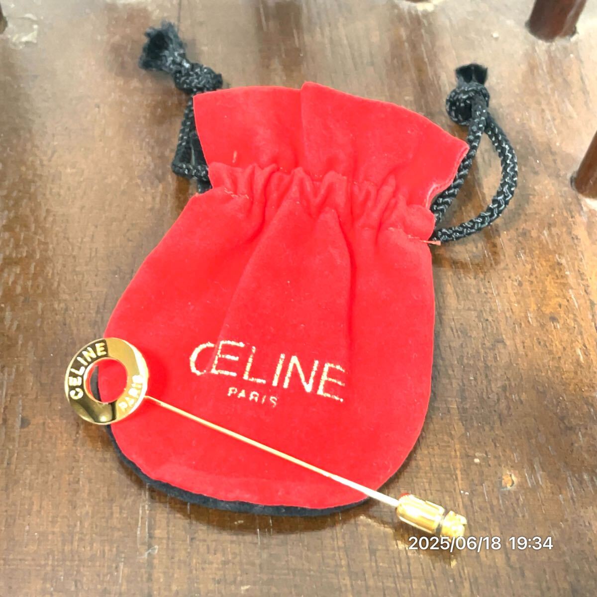 美品 SILVER シルバー CELINE セリーヌ サークル調 ブランドロゴ ゴールドカラー ピン ブローチ アクセサリー 装飾品 小物_画像1