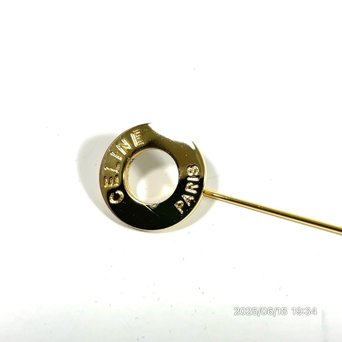 美品 SILVER シルバー CELINE セリーヌ サークル調 ブランドロゴ ゴールドカラー ピン ブローチ アクセサリー 装飾品 小物_画像3