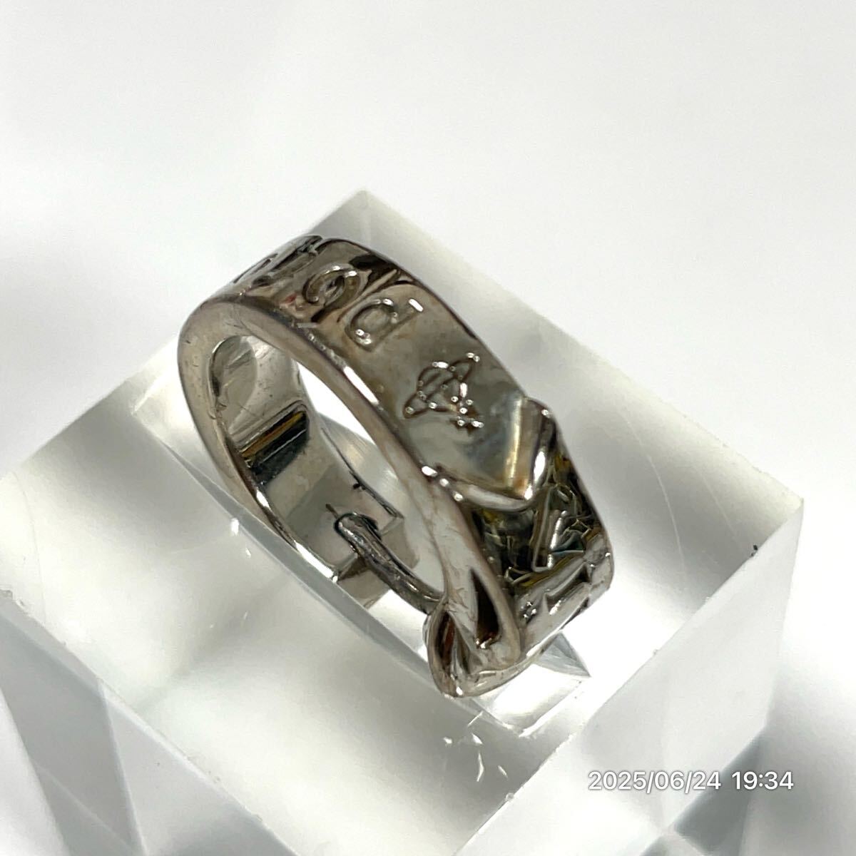 VW ヴィヴィアン ウエストウッド オーブロゴ リボン シルバーカラー 片耳 ピアス イヤリング アクセサリー 装飾品 小物_画像3